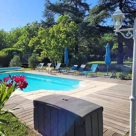 D'hotes Le Cedre Bleu Gæstehus Saint-Lattier